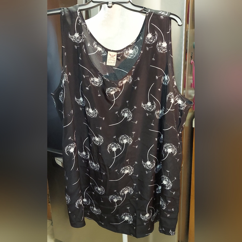 Womans Plus Size Tank Top Shirt Black and White Dandelion Flower